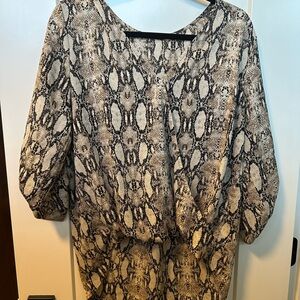West Kei Black and White Boxy 3/4 Sleeve Blouse